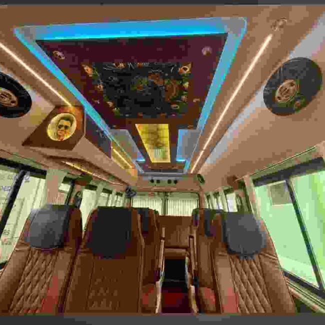 13 seater Tempo traveller image